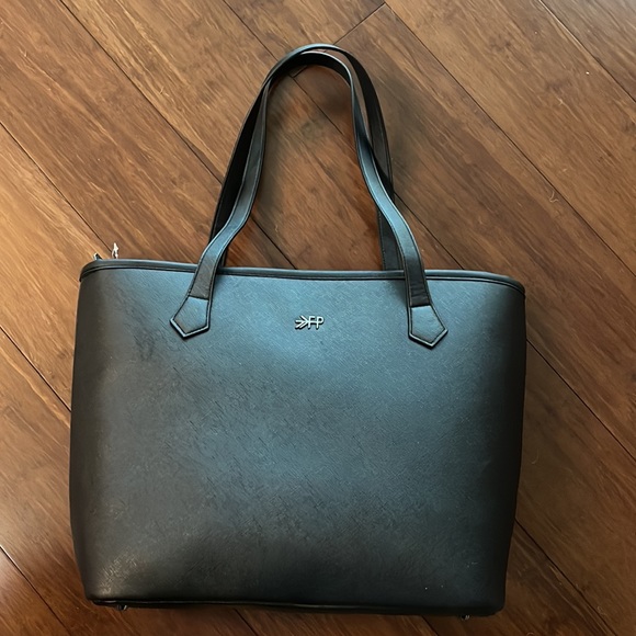 Freshly Picked Milano Tote NWT - Picture 3 of 4